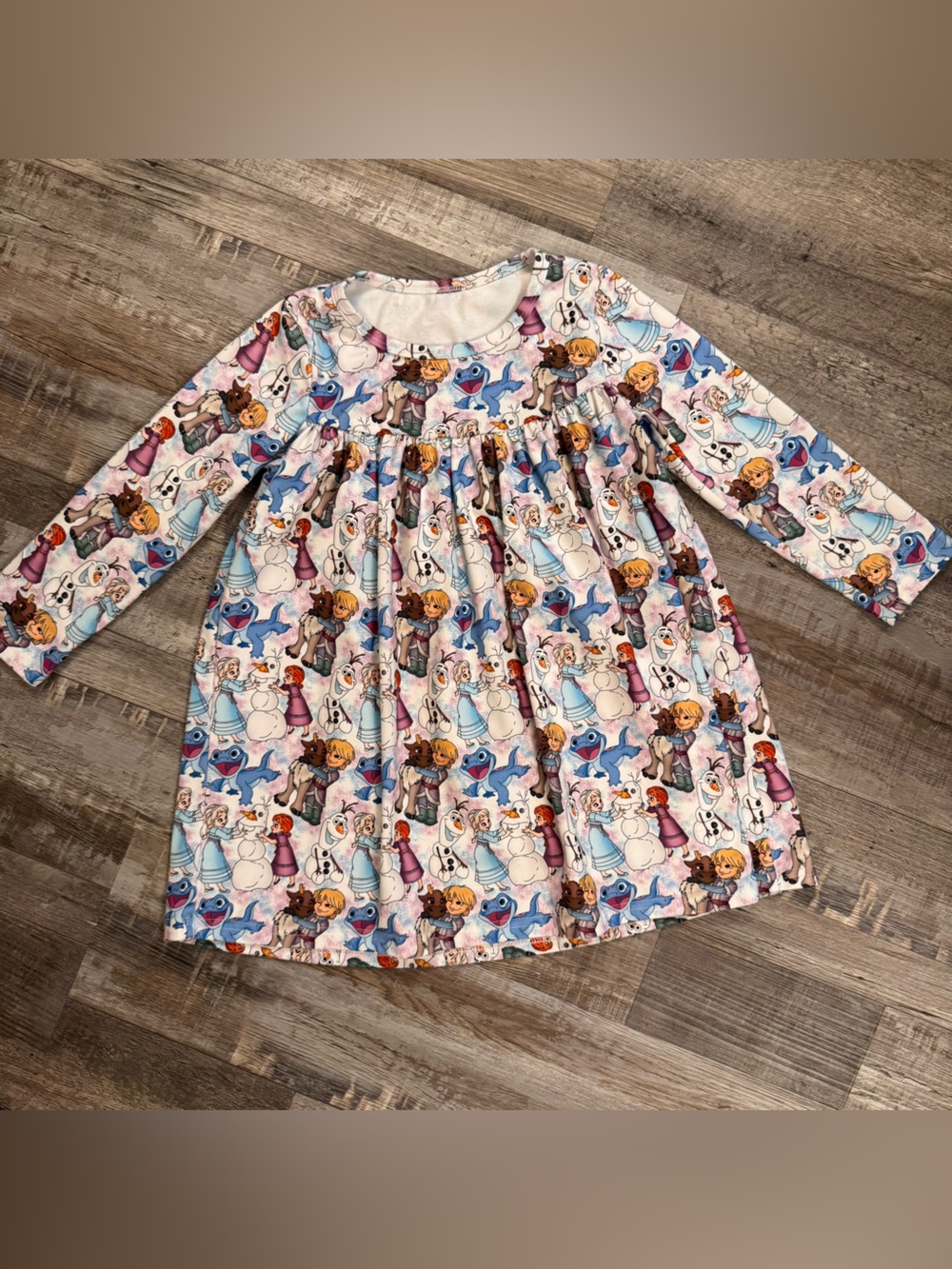 A bee bug boutique long sleeve Elsa and Anna inspired shirt size 4T